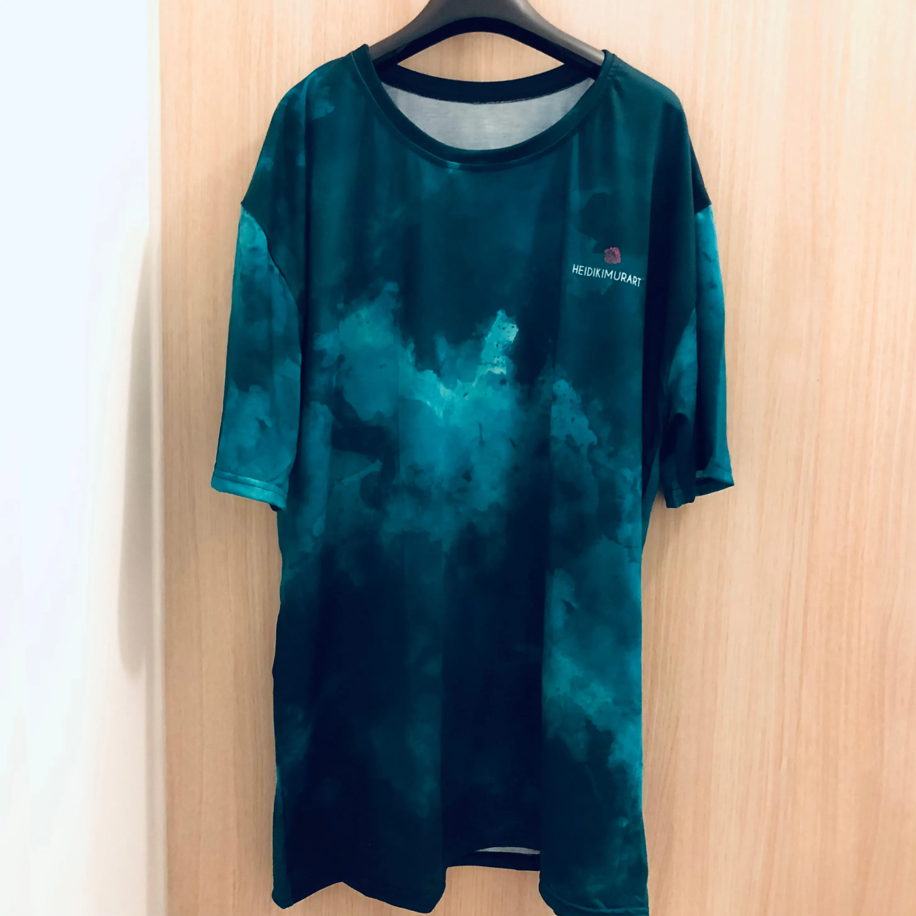 Green Abstract Men's T-shirt, Dark Green Printed Abstract Luxury Tee For Men-Made in USA/EU/MX