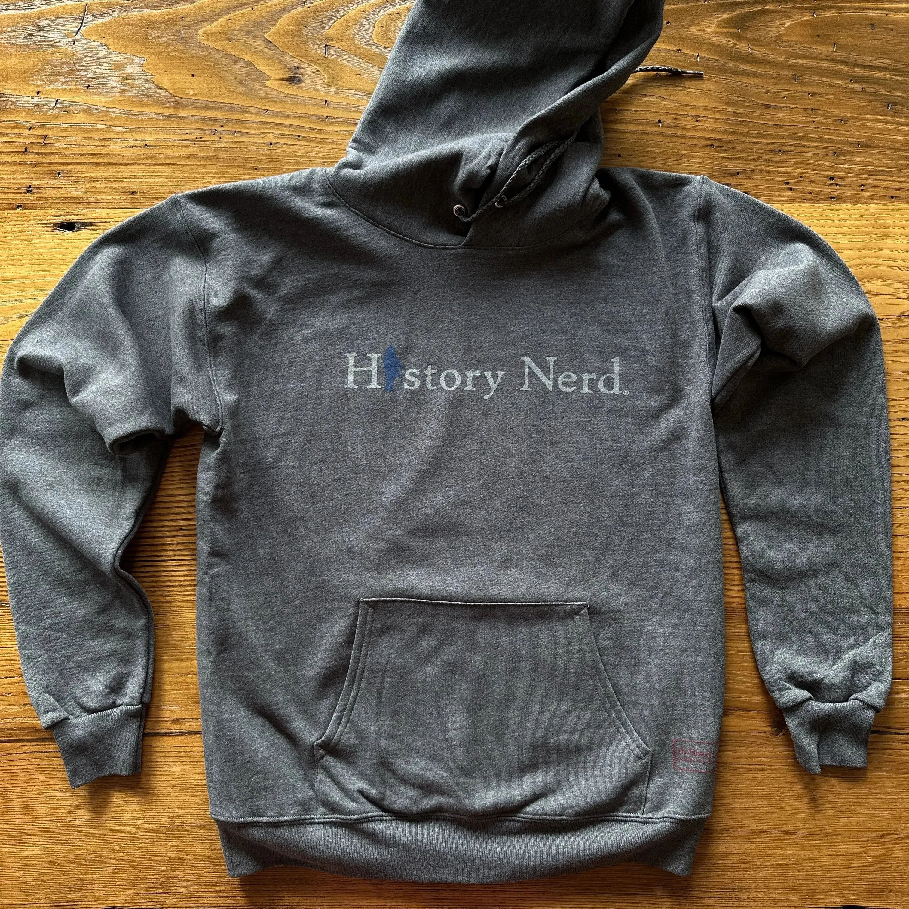HISTORY NERD® Pullover sweatshirt with Ben Franklin - Charcoal grey and Deep red color