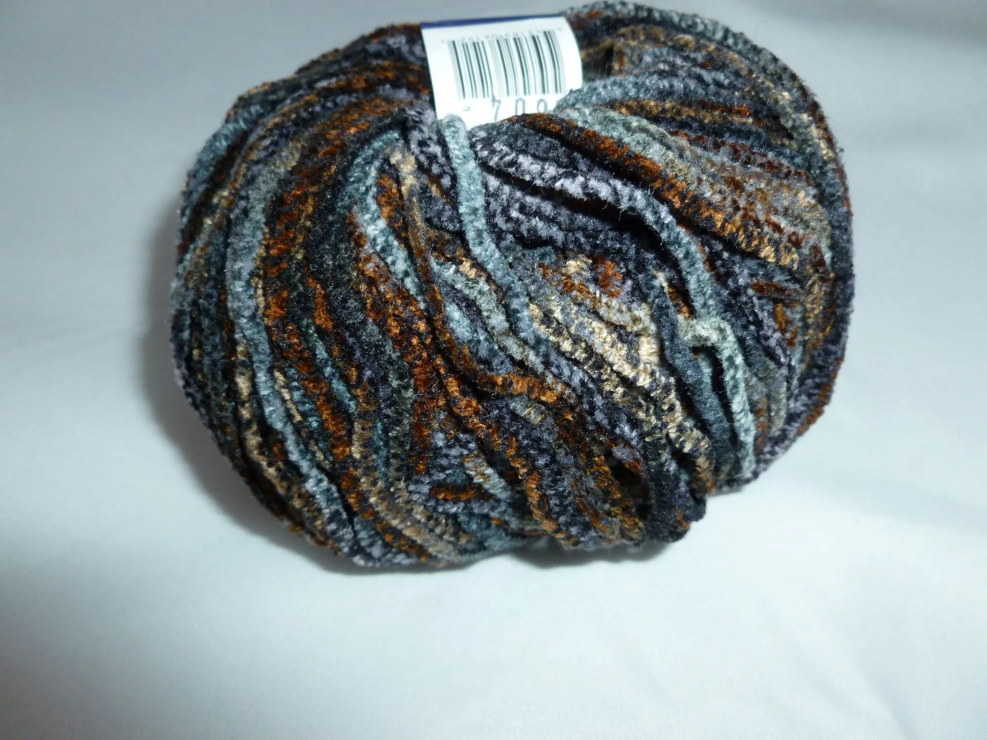 Velveteen by Queenland Yarn, Fine Polyester Chenille