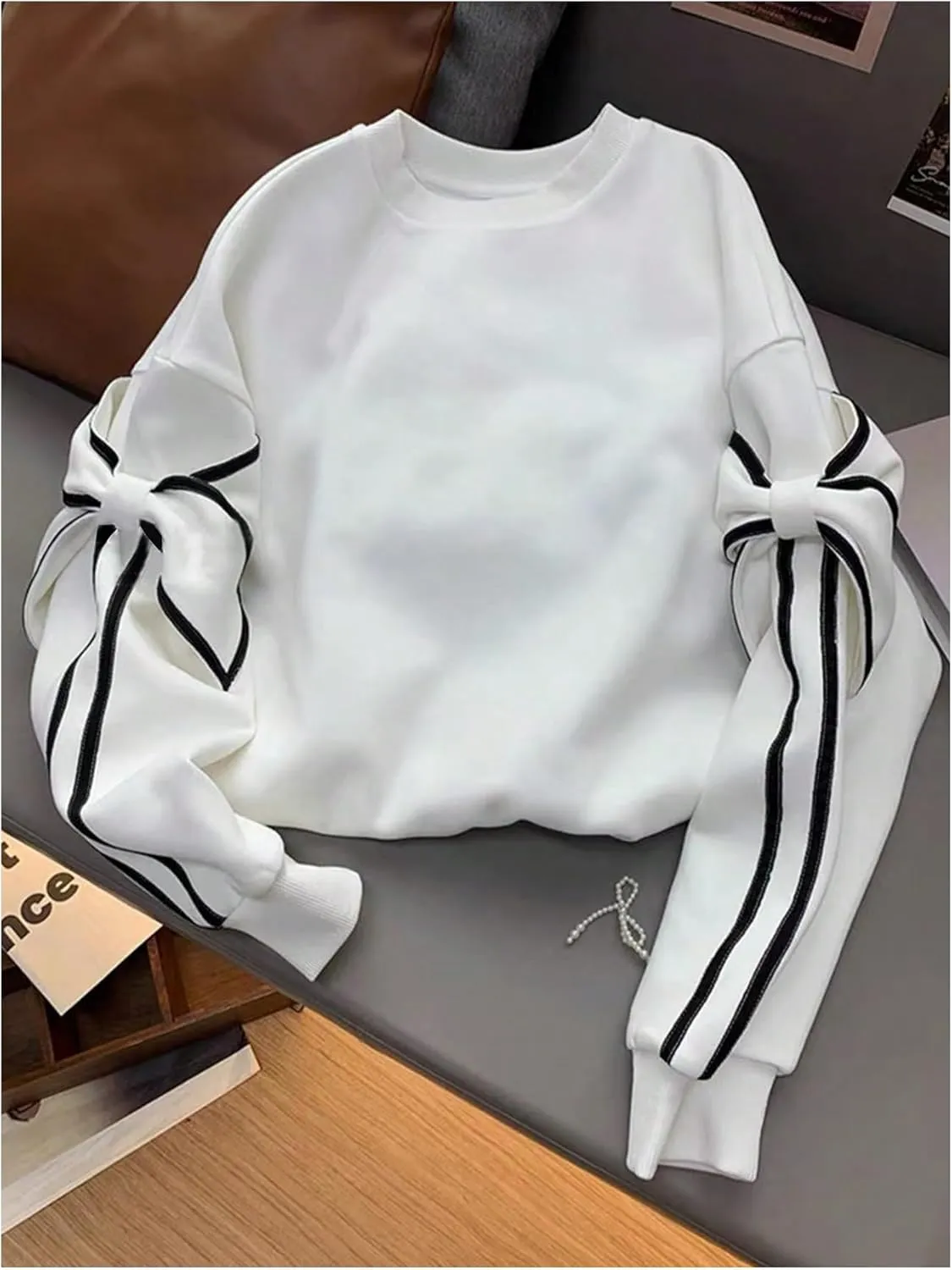 WDIRARA Women's Bow Oversized Sweatshirt Y2k Crew Neck Long Sleeve Pullover Tops